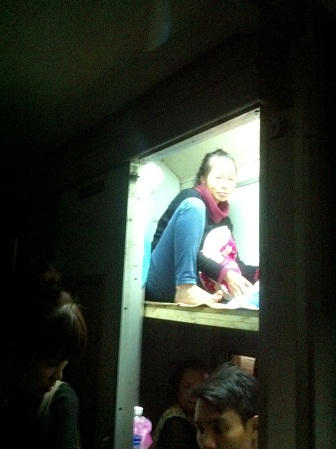 Cơ cực “phận “tàu chui” sau Tết