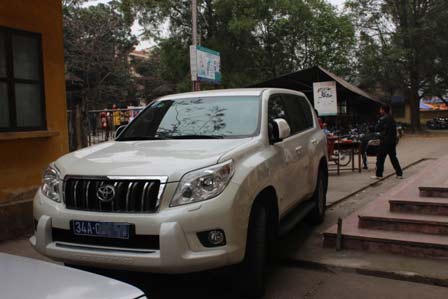 Xe biển xanh “dàn hàng” dự hội Lim