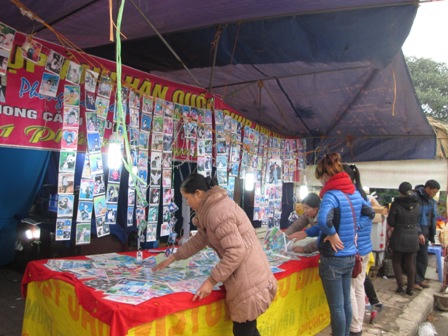 Hàng hóa tràn lan, hội Lim như “hội chợ"