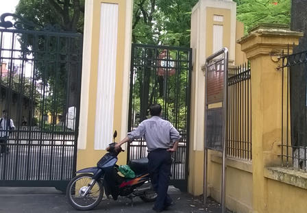 Cực nhọc mưu sinh trong nắng hè thiêu đốt