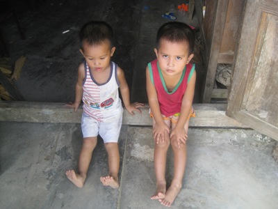 Người mẹ trẻ ung thư viết đơn xin người đời thương lấy con thơ