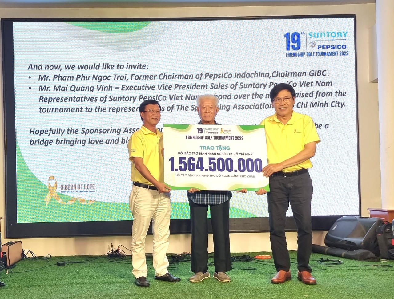 Hơn 1,5 tỷ đồng hỗ trợ bệnh nhi ung thư trong giải Golf hữu nghị lần thứ 19 do Suntory PepsiCo tổ chức