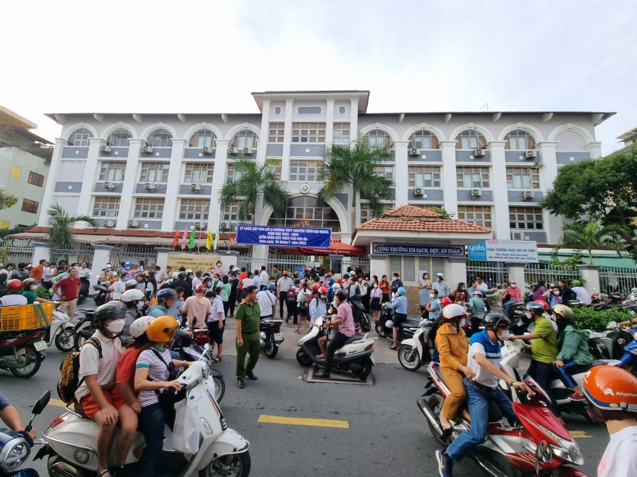 Hai trường tại TP HCM tổ chức thi tuyển vào lớp 6