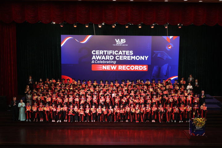 VUS xác lập kỷ lục Việt Nam về số học viên đạt điểm tuyệt đối chứng chỉ Anh ngữ quốc tế