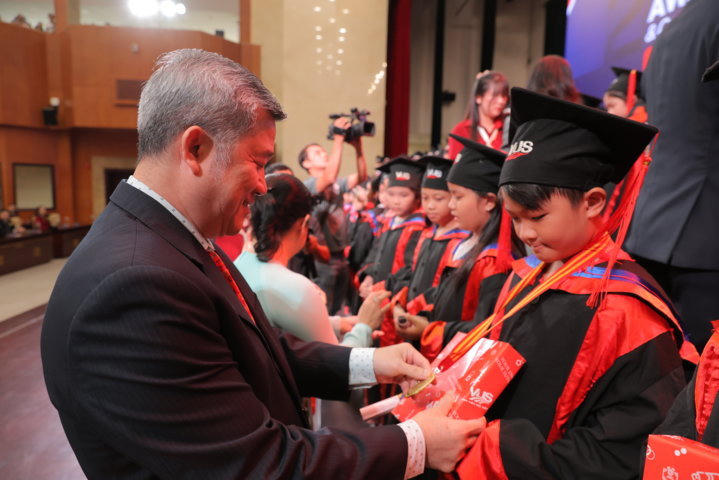 VUS xác lập kỷ lục Việt Nam về số học viên đạt điểm tuyệt đối chứng chỉ Anh ngữ quốc tế