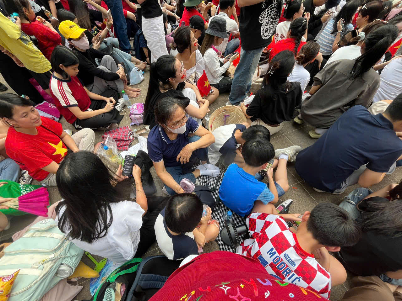 Người dân nô nức đổ về TP HCM mừng kỷ niệm Ngày Giải phóng miền Nam, thống nhất đất nước