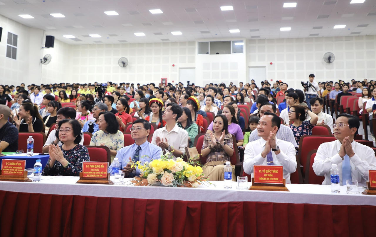  Giao lưu học sinh, sinh viên dân tộc thiểu số tiêu biểu khu vực phía Nam 