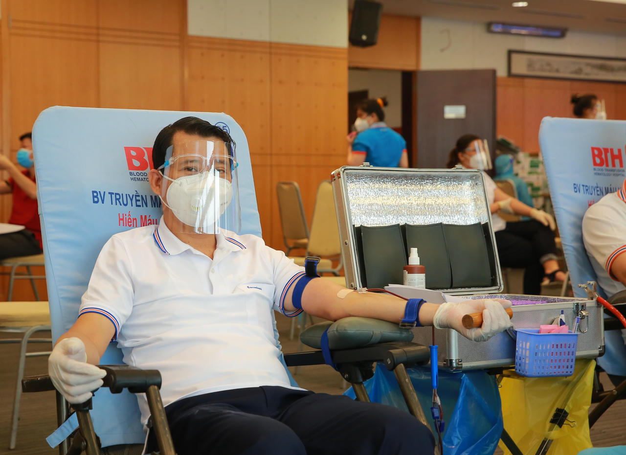 Sacombank đồng hành cùng Hội Doanh nhân trẻ Việt Nam triển khai chương trình “ATM Hiến máu cứu người”