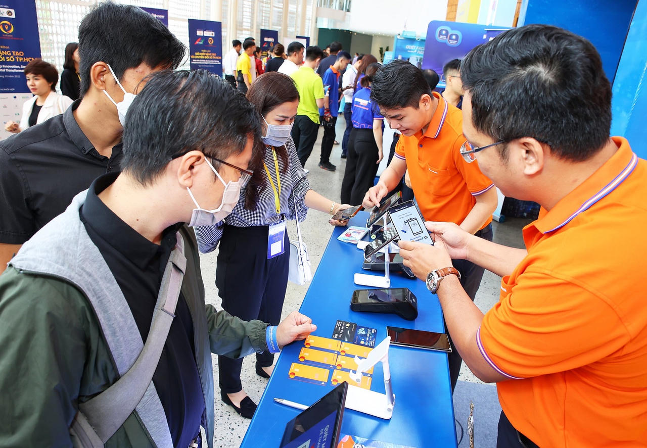 Trải nghiệm công nghệ thanh toán của Sacombank tại Tuần lễ Đổi mới sáng tạo và Chuyển đổi số TP HCM 2022
