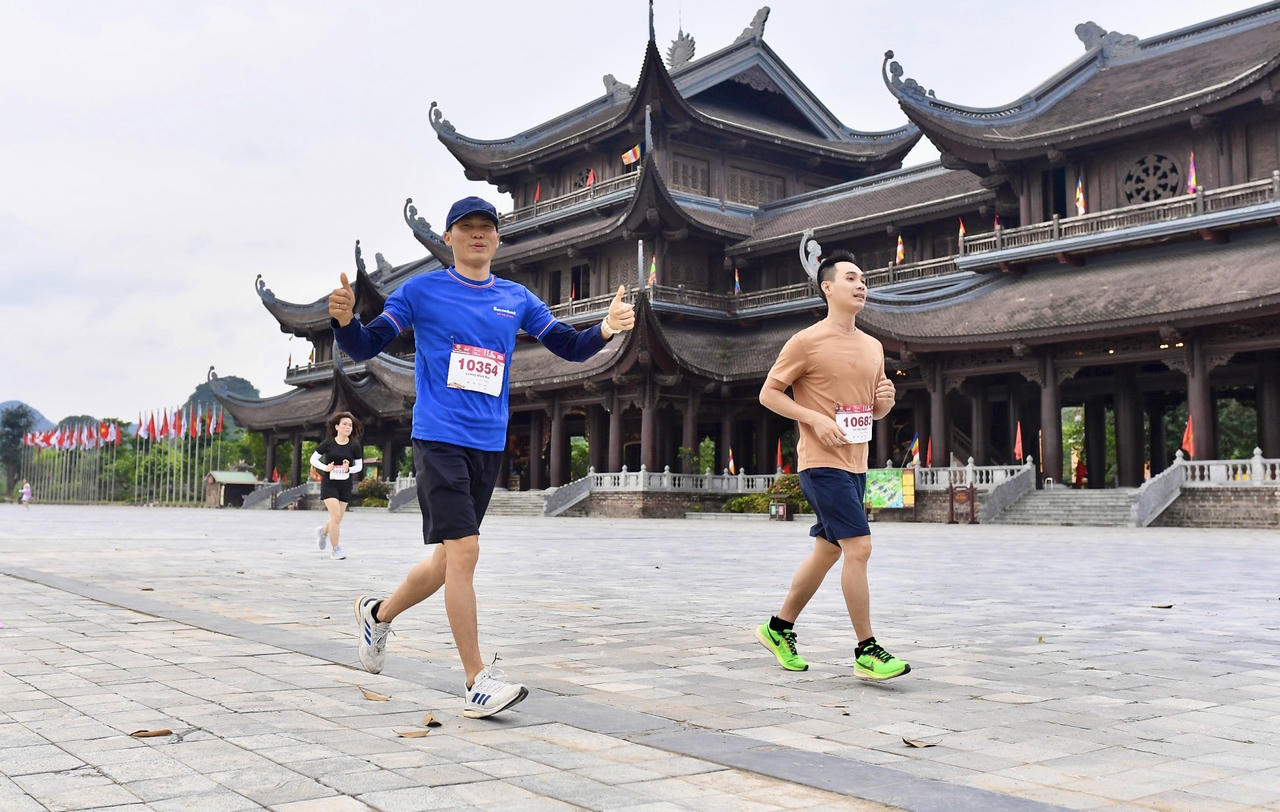 Khởi động giải việt dã 'Cùng Sacombank chạy vì sức khỏe cộng đồng' năm 2023