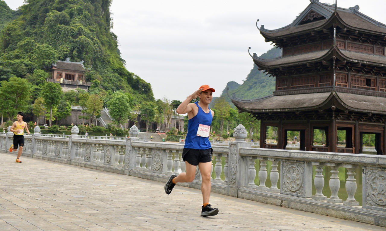 Khởi động giải việt dã 'Cùng Sacombank chạy vì sức khỏe cộng đồng' năm 2023