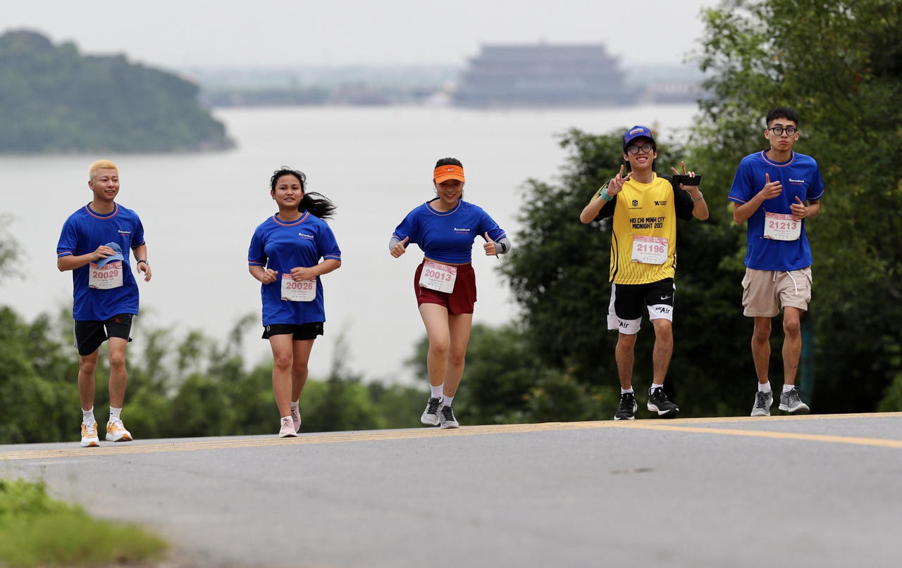 Khởi động giải việt dã 'Cùng Sacombank chạy vì sức khỏe cộng đồng' năm 2023