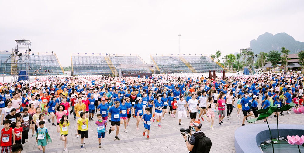 Khởi động giải việt dã 'Cùng Sacombank chạy vì sức khỏe cộng đồng' năm 2023