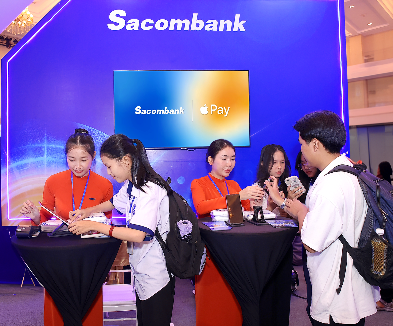Sacombank thúc đẩy dịch vụ công và thanh toán không dùng tiền mặt
