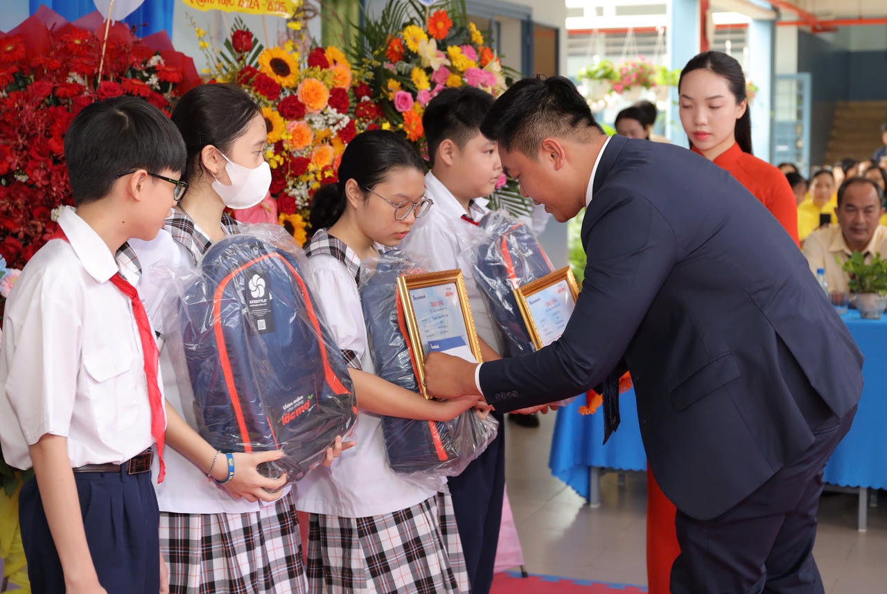 Sacombank dành hơn 11 tỷ đồng trao học bổng 'Ươm mầm cho những ước mơ'