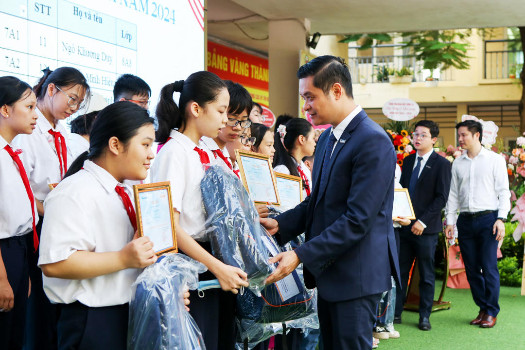 Sacombank dành hơn 11 tỷ đồng trao học bổng 'Ươm mầm cho những ước mơ'