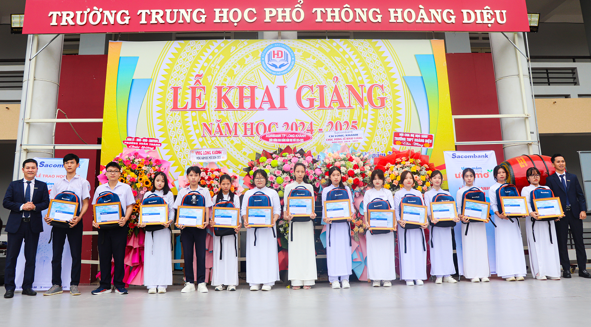 Sacombank dành hơn 11 tỷ đồng trao học bổng 'Ươm mầm cho những ước mơ'