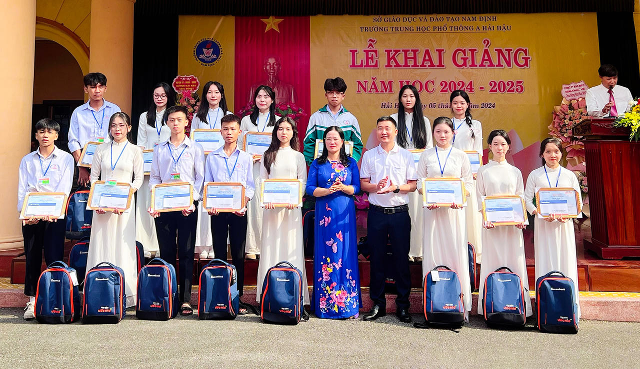 Sacombank dành hơn 11 tỷ đồng trao học bổng 'Ươm mầm cho những ước mơ'