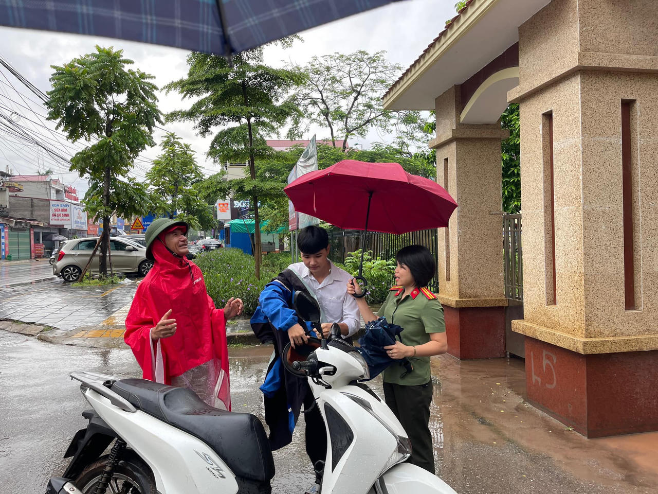 'Tiếp sức' cho sĩ tử cả nước 'vượt' kỳ thi tốt nghiệp THPT