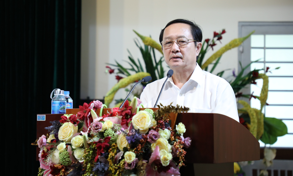 Bộ trưởng Bộ Khoa học và Công nghệ thăm và tặng quà người có công tại Bắc Giang