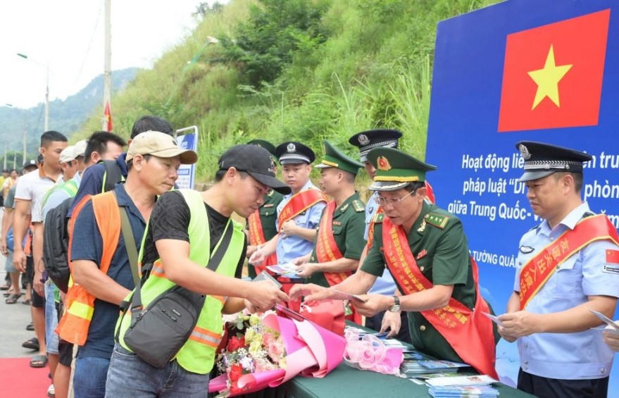 Đẩy mạnh công tác tuyên truyền phổ biến pháp luật vùng biên xứ Lạng