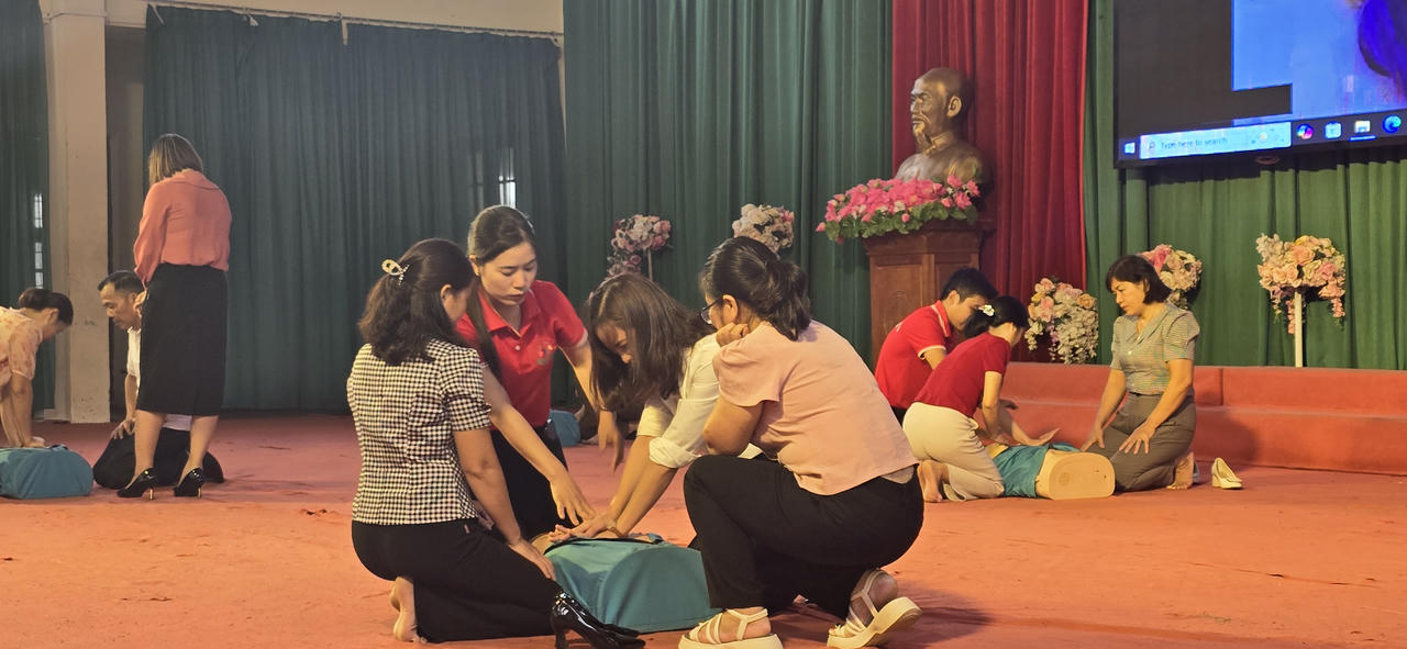 Bồi dưỡng kỹ năng an toàn cho giáo viên