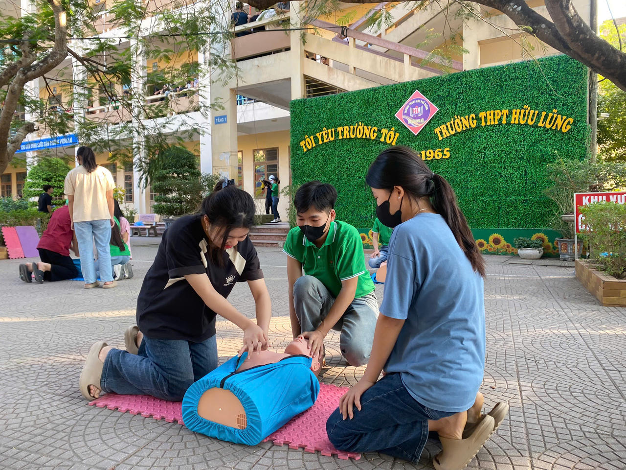 Hoạt động ngoại khóa bổ ích về kỹ năng phòng, chống tai nạn thương tích tại trường THPT Hữu Lũng, Lạng Sơn