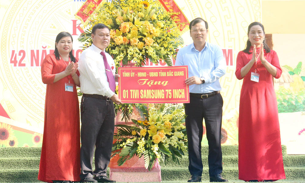 Sôi nổi nhiều hoạt động mừng Ngày Nhà giáo Việt Nam trên cả nước