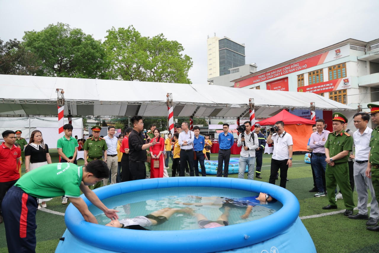 Ra mắt Trung tâm giáo dục cộng đồng về PCCC và CNCH tại Phú Thọ