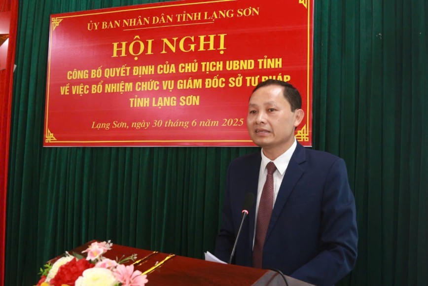 Trao quyết định bổ nhiệm Giám đốc Sở Tư Pháp tỉnh Lạng Sơn