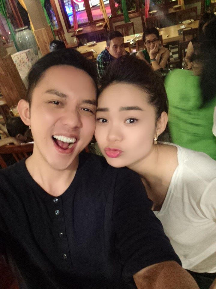 Minh Hằng ăn mừng phim “Vừa đi vừa khóc” thắng lớn