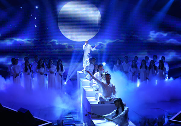 Đôrêmon “tóc xù” gây ấn tượng khi hóa thân thành bác làm vườn