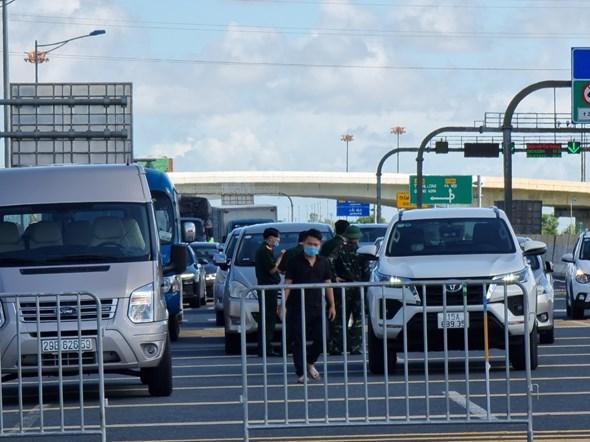 Hình ảnh đoàn xe xếp hàng dài hơn chục km trên Quốc lộ 5