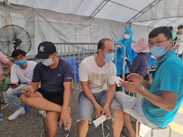 Hình ảnh đoàn xe xếp hàng dài hơn chục km trên Quốc lộ 5