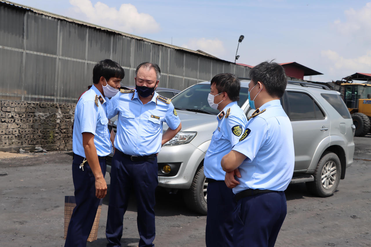 Phát hiện hàng chục nghìn tấn than không rõ nguồn gốc 