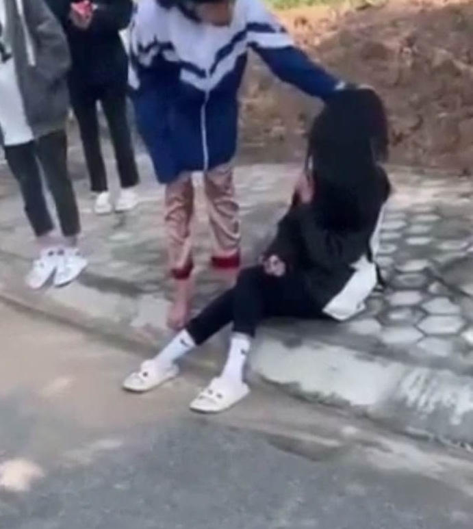 Nữ sinh ở Hải Dương bị bạn đánh dã man, công an 'vào cuộc'