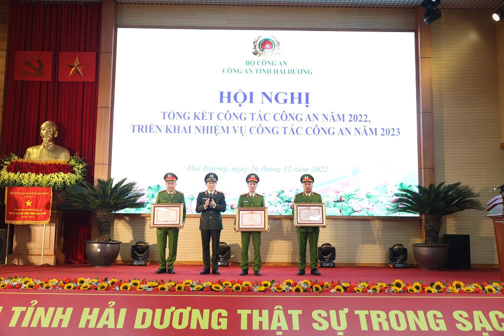 Công an tỉnh Hải Dương được Thủ tướng tặng Cờ thi đua xuất sắc