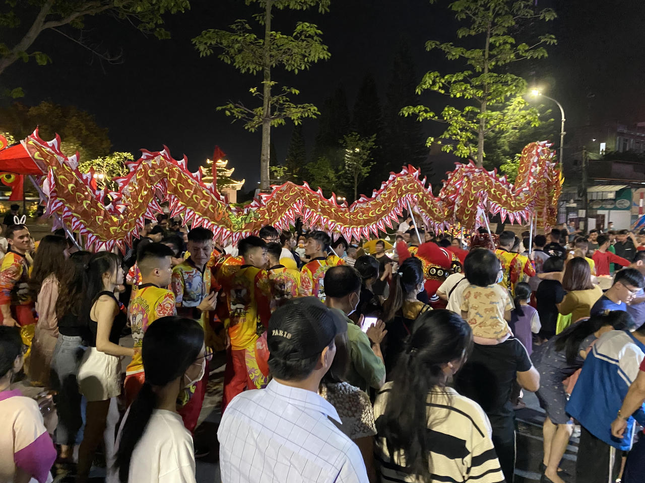 Hình ảnh phố đi bộ Hải Dương chật kín người trong ngày đầu khai trương 