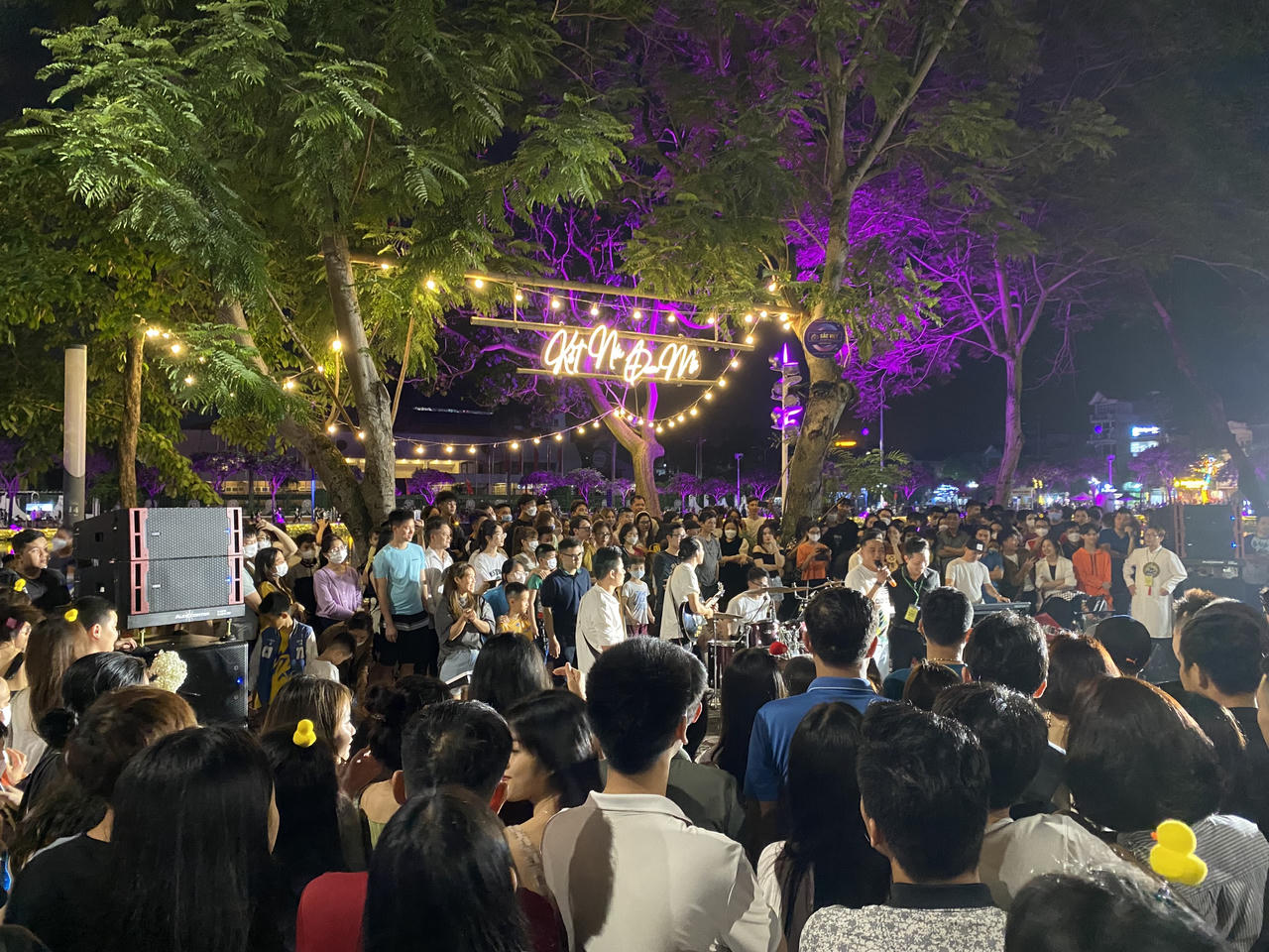 Hình ảnh phố đi bộ Hải Dương chật kín người trong ngày đầu khai trương 