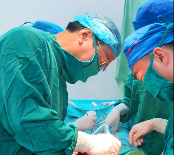 Bệnh viện Phụ sản tỉnh Hải Dương phẫu thuật cắt bỏ thành công khối u hơn 3kg hiếm gặp