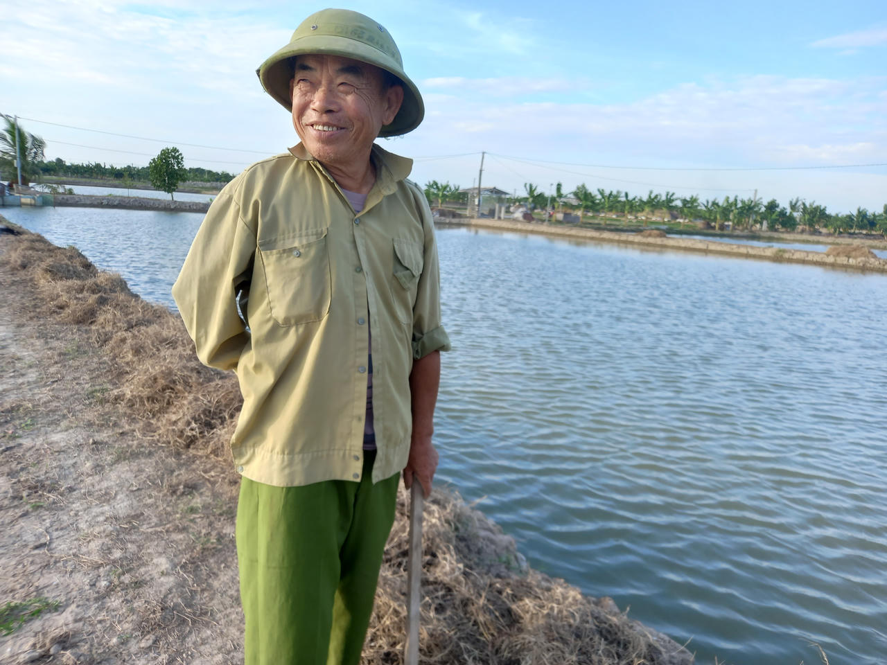 Theo chân người dân đi bắt rươi đêm ở Tứ Kỳ