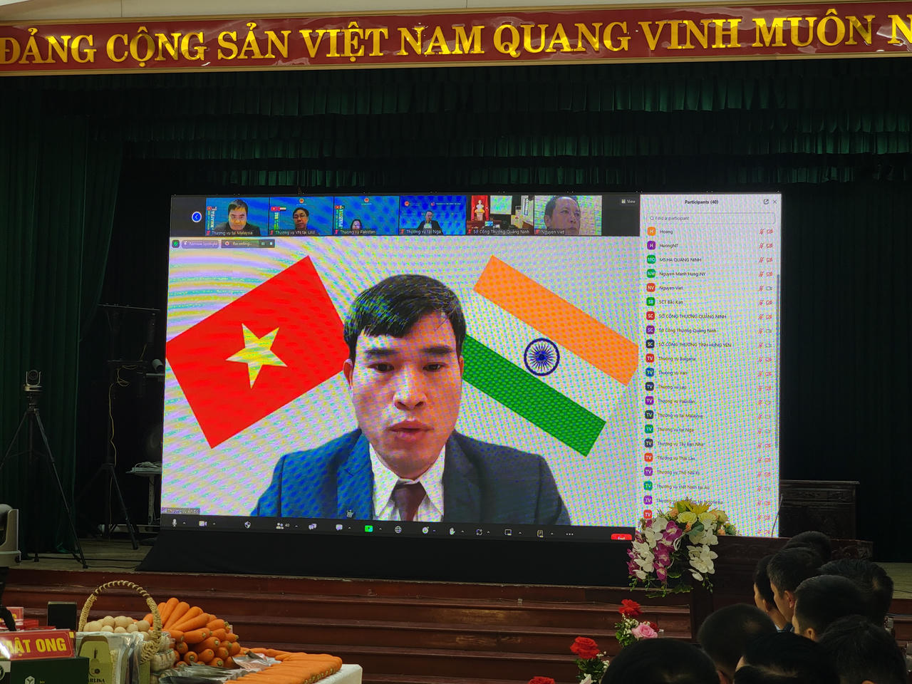 Hải Dương kết nối gần 150 điểm cầu xúc tiến trực tuyến tiêu thụ cà rốt