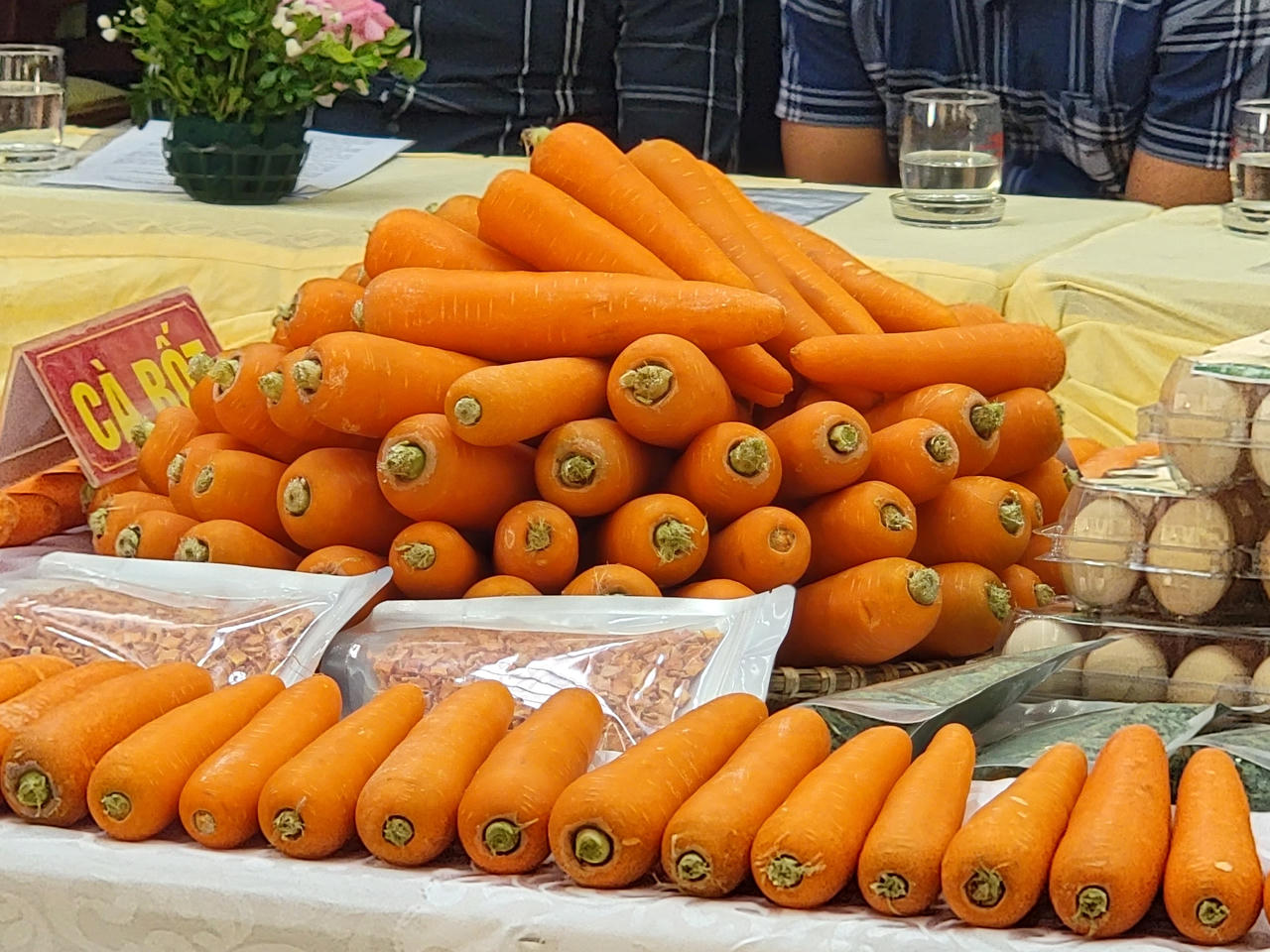 Hải Dương kết nối gần 150 điểm cầu xúc tiến trực tuyến tiêu thụ cà rốt