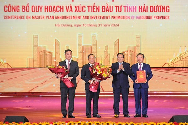 Thủ tướng Phạm Minh Chính kiểm tra một số dự án quan trọng trên địa bàn tỉnh Hải Dương