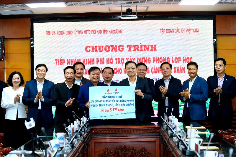 Tập đoàn Dầu khí Việt Nam hỗ trợ Hải Dương hơn 20 tỷ đồng để xây phòng học và nhà “đại đoàn kết”