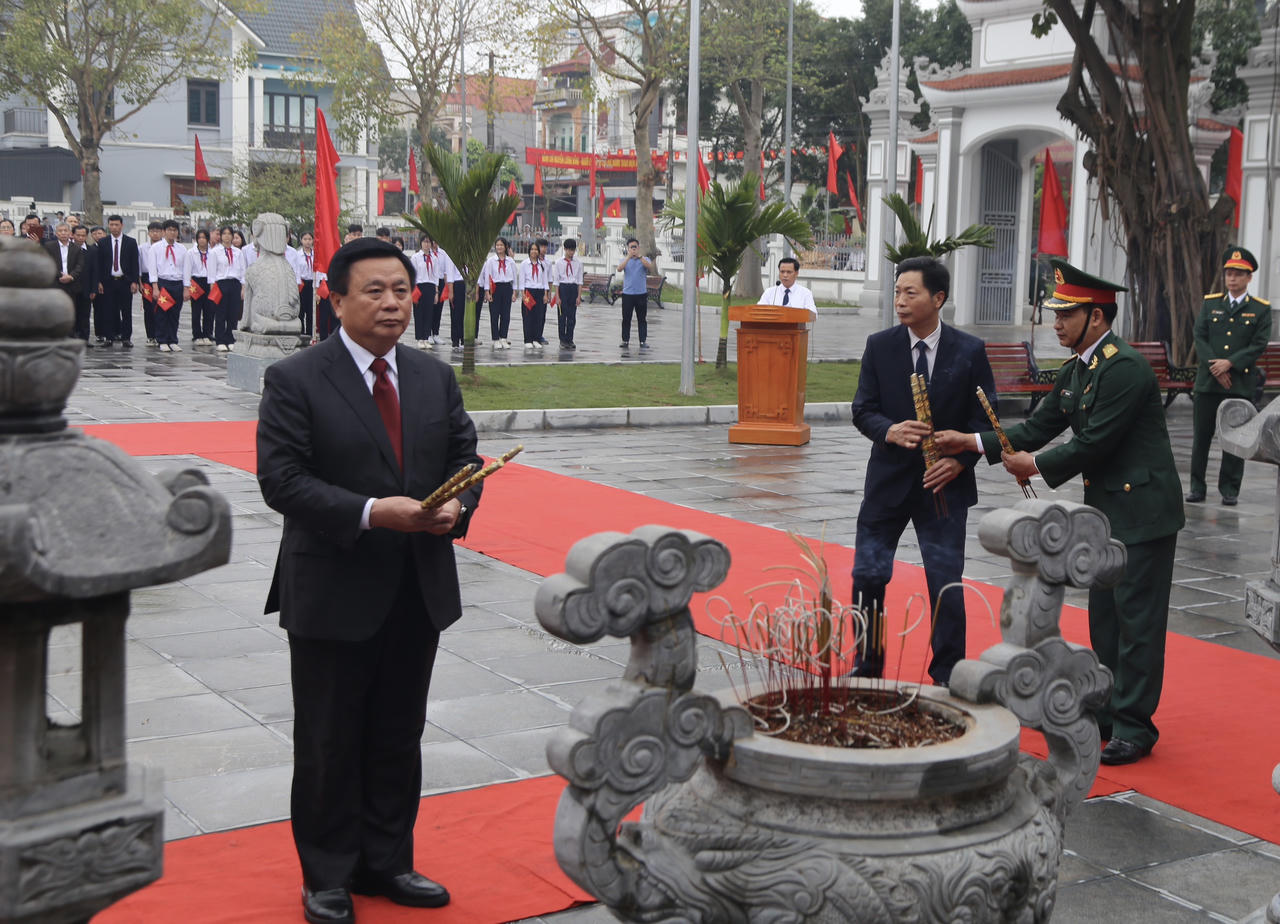 Quyền Chủ tịch nước Võ Thị Ánh Xuân dâng hương kỷ niệm 120 năm ngày sinh đồng chí Nguyễn Lương Bằng 