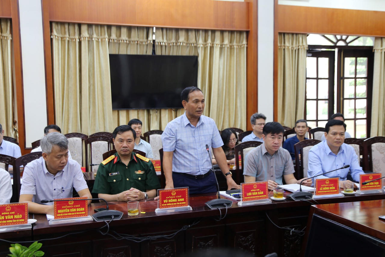 Đoàn công tác Tổ Biên tập Tiểu ban Kinh tế - Xã hội làm việc tại Hải Dương