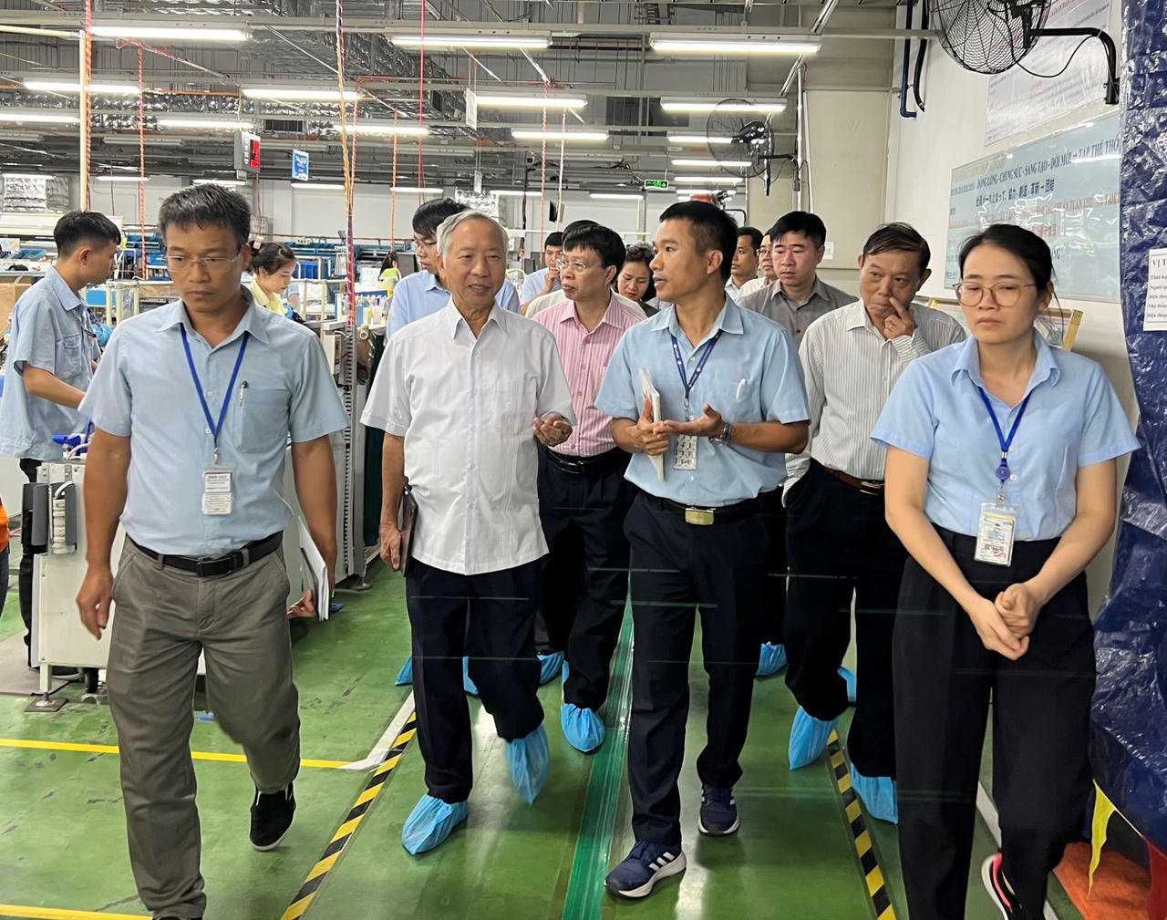 Đoàn công tác Tổ Biên tập Tiểu ban Kinh tế - Xã hội làm việc tại Hải Dương