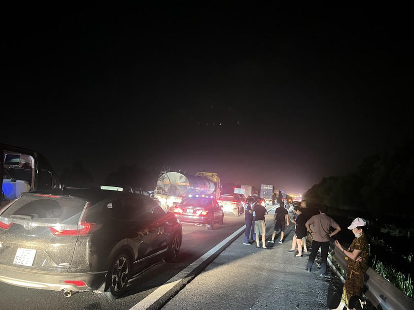 Vụ xe bồn chở xăng cháy dữ dội trên cao tốc Hà Nội – Hải Phòng: Tài xế tử vong