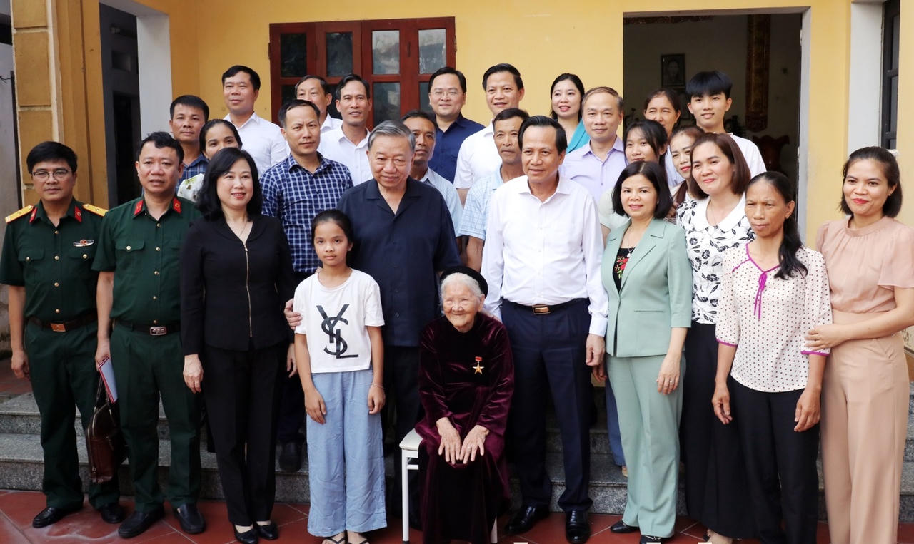 Chủ tịch nước Tô Lâm thăm, tặng quà Trung tâm Điều dưỡng thương binh Thuận Thành 